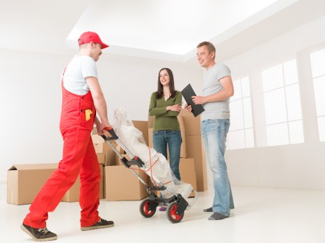 Removal team planning access and handling requirements for a move